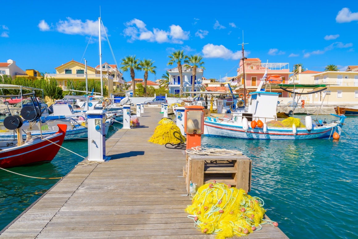 'Traditional greek fishing boats in port of Lixouri town, Kefalonia island, Greece' - Κεφαλονιά